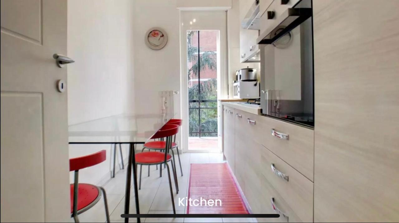 Metro Famagosta - Luminoso Con Balcone Free Wifi & Parking Apartment Mailand