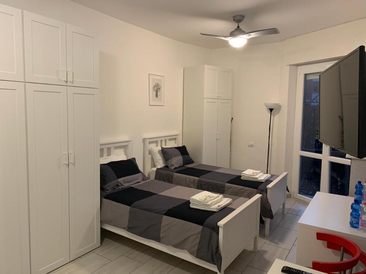 Metro Famagosta - Luminoso Con Balcone Free Wifi & Parking Apartment *