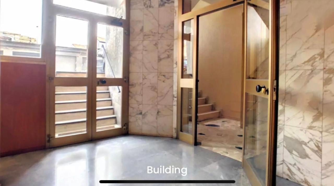 Apartment Metro Famagosta - Luminoso Con Balcone Free Wifi & Parking Mailand